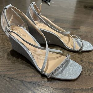 Jewel Badgley Mischka Glittering Silver Platform Heels Sz 10